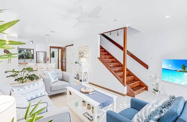 Sandy Feet- Luxury Coastal Escape, Stylish Hideaway in the Heart of Port Douglas at Four Mile Beach