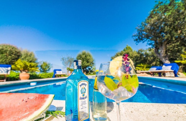 Sant Joan Holiday Home, Sleeps 4 with Pool and WiFi
