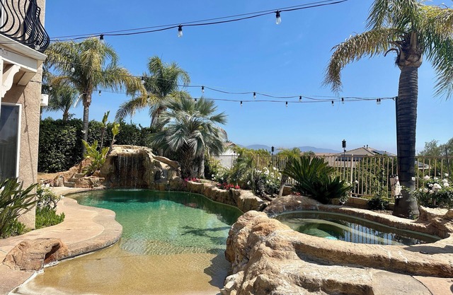 Santa Clarita Tropical Paradise, Six Flags Magic Mountain, LA, Beaches Drivable