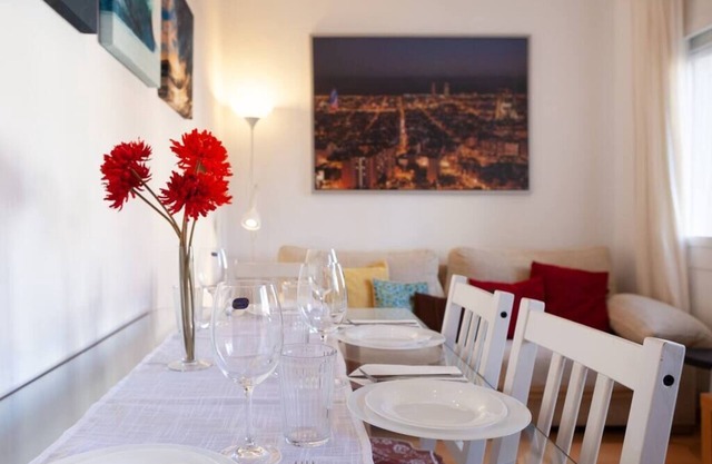 Sants Station Apartment with Netflix, A/C, Alexa, for families & quiet people