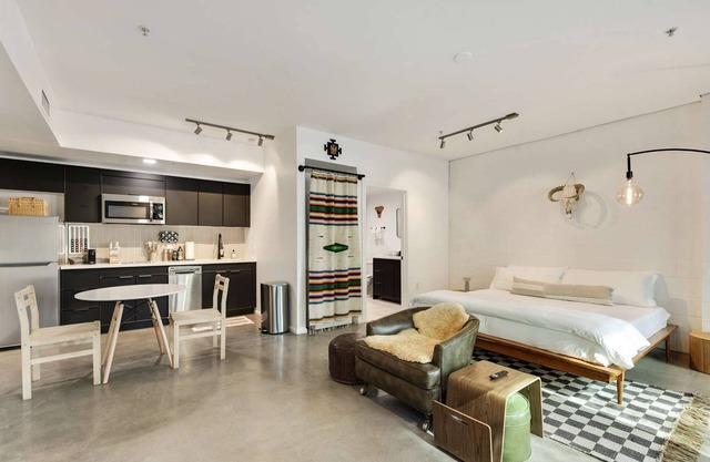 Saturn's Studio Apartment with Pool!