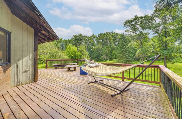 Sauna & Porch: 'Writer's Croft of Otter Creek' Gem