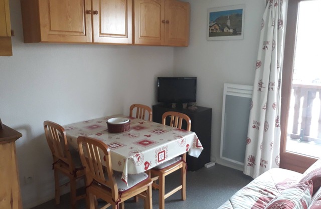 Savoyard cozy studio with 5 sleeping places in Onnion