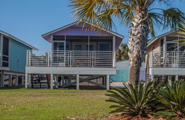 Scallop Cove #3 - Phish Headz - Bayfront, 3 Min Walk to Gulf, Pet Friendly, No Min Nights.