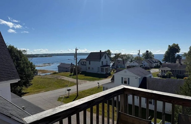 Scenic 2-Bedroom Apartment Nestled in a Historic Bayside Victorian Home