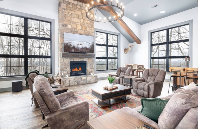 Scenic River Front Lodge With A Fire Pit And Outdoor Kitchen