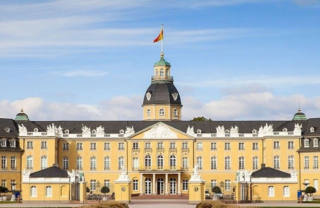 Schöne, Große und Tolle Wohnung mit Balkon in Toplage - Appartement mit 3,5 Zimmern