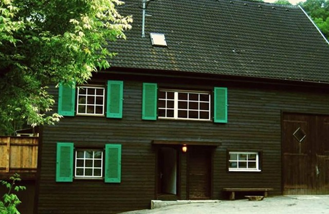 Schwarzwaldbauernhaus Wutach, historic holiday home with alpine view, tiled stove