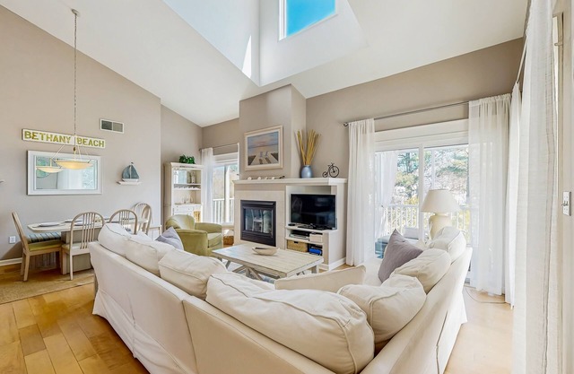 Sea Colony 2nd floor condo with pools, tennis/pickle ball courts, fitness center