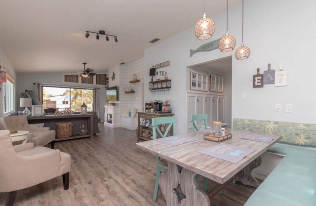 Sea Glass Cottage Beautiful Canal Front Home