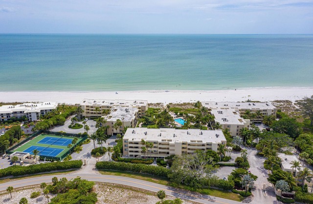 Sea Oats 154 - Gulf Front - 2 bed/2 bath - Tennis - Elevator - Sleeps 6