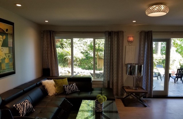 Sea-View Eagle's Nest . 1 bedroom Luxury Guest Suite with Patio area
