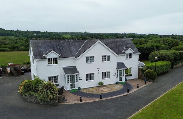 Sea View - sleeps 4 guests in 2 bedrooms