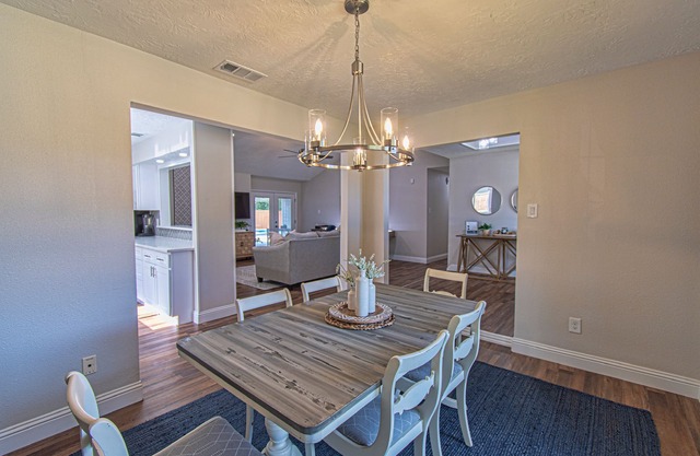 Seabrook Home 4-bed home-Pool & Hot Tub!