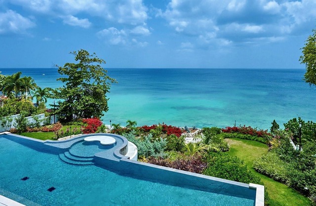 Seaclusion - Luxury 6 bedroom beachfront villa with private pool in Barbados - Contact Today To Book