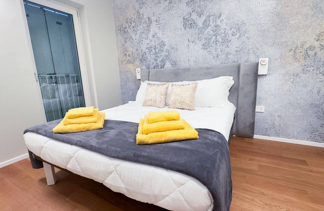 Seafront Modern Farmont Venice Suite