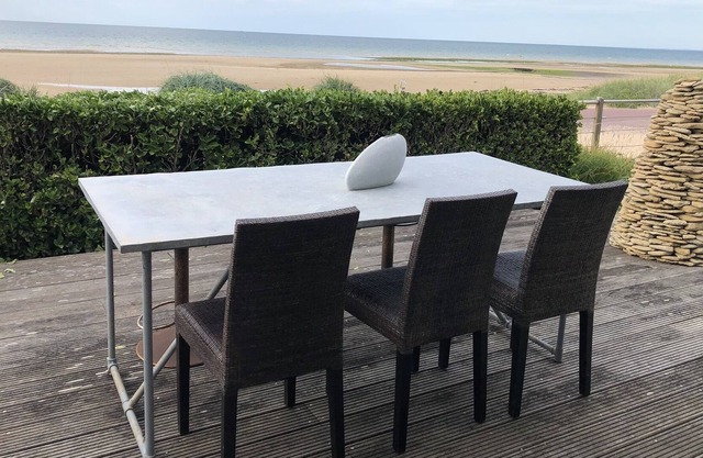 Seafront villa, landing beach, Bernières/sea, 3 bedrooms, sleeps 8