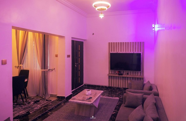 Seamless Shortlets - 1 BR. Fully Furnished and close to hotspots.