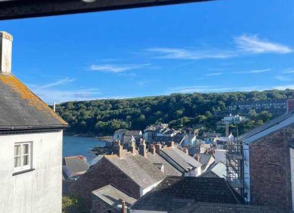 Seapink, Kingsand; luxury Cornish cottage with seaviews, bbq & paddleboards