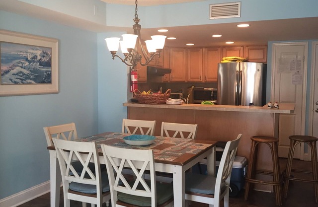Seapointe Village oceanfront bldg- Exceptional Ocean & Main pool views-free WIFI