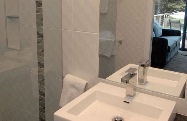 Seascape Accommodation - Queen Suite