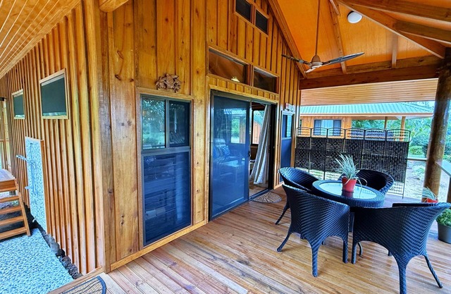 Seashell-Charming beachfront bungalow with AC and WiFi in lovely Savusavu