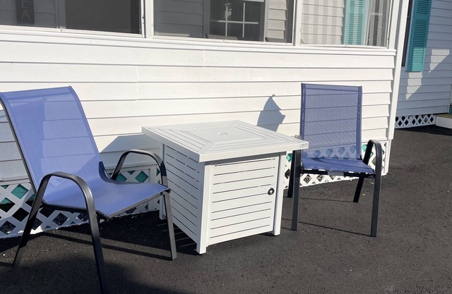 Seashell Cottages/JK Rentals - Cottage 4, 2 full beds, 1 twin