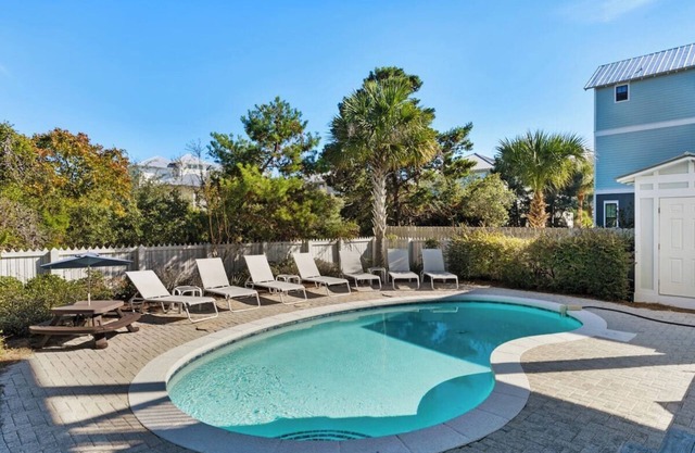 Seaside - 30A Private Heated Pool, 3 min walk to the beach