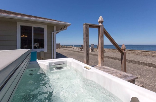 Seaside Cottage - Delightful cottage on Dungeness Bay