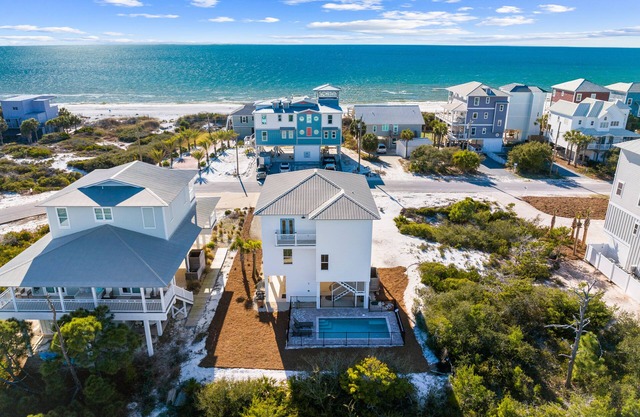 Seaside Haven: Beach View Home - Priv. Pool, Sleeps 10, Pet Friendly, N. Cape