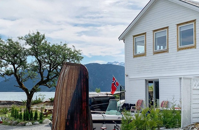 Seaside Serenity in Hardangerfjord-By Traum