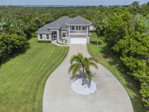 Seaside Serenity -Private Pool with Beach Access