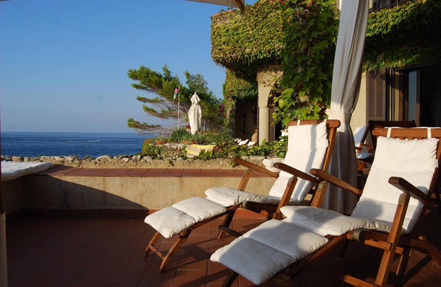 Seaside villa with exclusive access