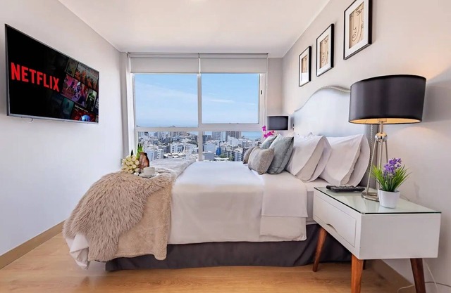 Seaview Balcony 4BR/3BA MIRAFLORES