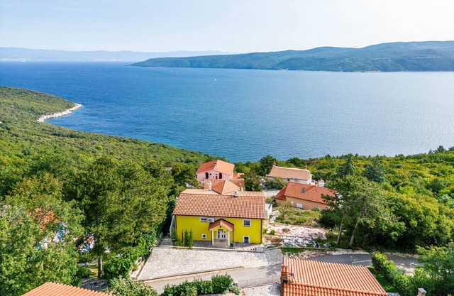 Seaview House Helena - Apartment 2, Plomin, Croatia