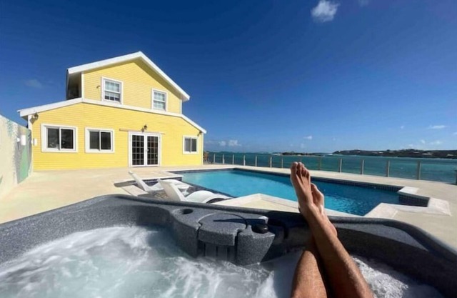 Seaview Villa Oasis: Pool, Hot Tub, Steps to Beach