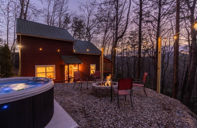 Secluded Cabin convenient to Blairsville