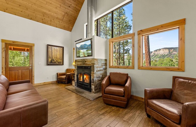 Secluded Cabin on 132 Acres, 2 Miles to Purgatory Ski Area, Dogs Welcome