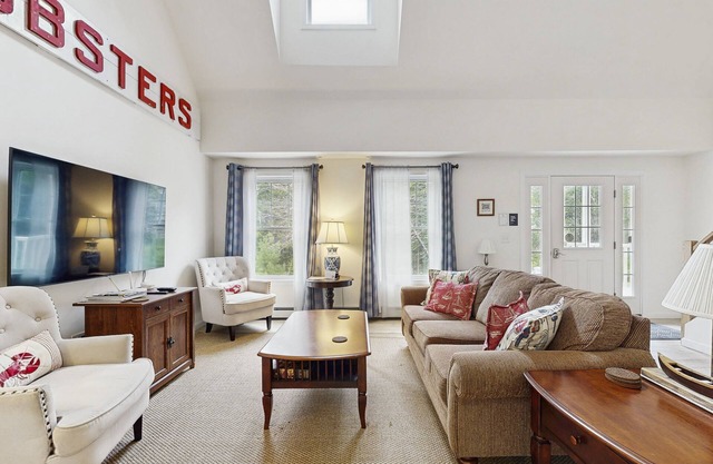 Secluded Dog-Friendly Getaway w/Free WiFi, Private Washer/Dryer, Furnished Deck