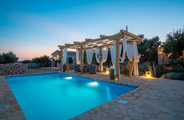 Secluded house with a swimming pool Košljun, Pag (K-22238)
