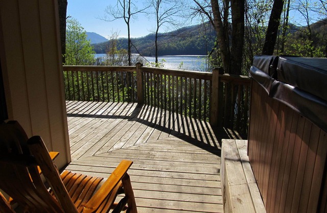 Secluded, lake view with hot tub, billiards, ping pong & hammock