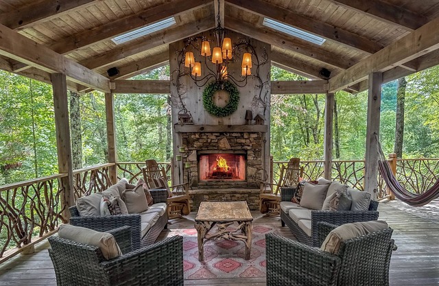 Secluded retreat 5 min from Mainstreet - Covered Deck - Fireplaces - NEW UPDATES