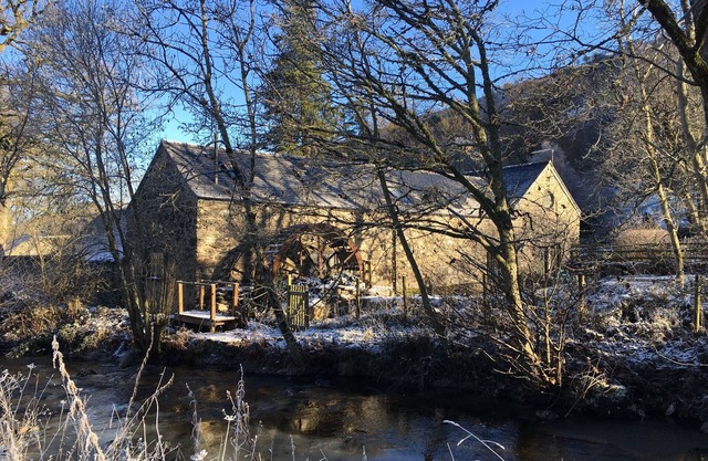 Secluded riverside retreat in the Berwyn mountains close to Snowdonia