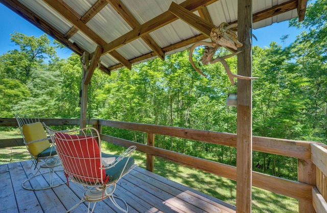 Secluded St Charles Cabin w/Gas Grill + Fire Pit!
