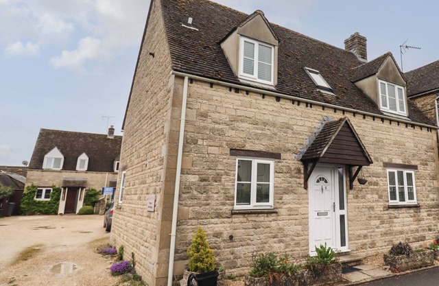 SECOND COTTAGE, romantic in Stow-On-The-Wold