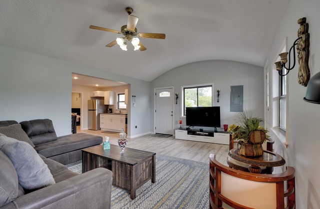 Second-Floor Harveys Lake Apartment with Deck!