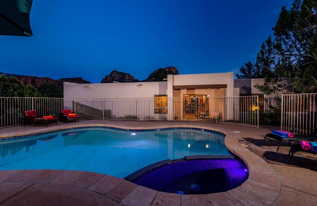 Sedona Spectacular-Salt Water Pool & Hot Tub, Red Rock Views, Near Trails, Location!