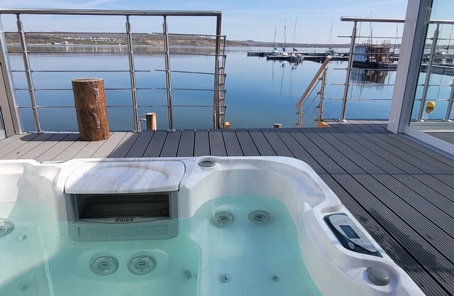 Seehaus Pippa with sauna and whirlpool directly on the lake