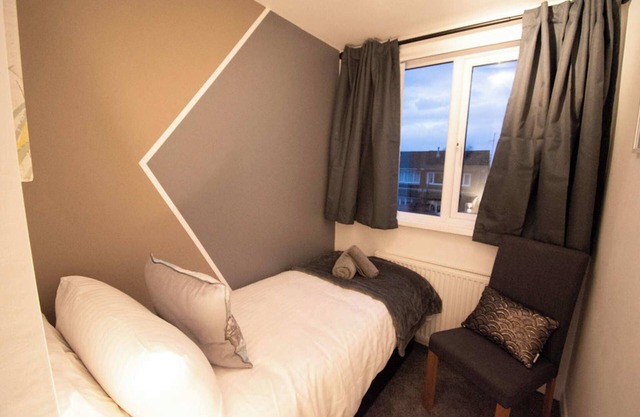 Selby - 5 Bedroom in Accrington