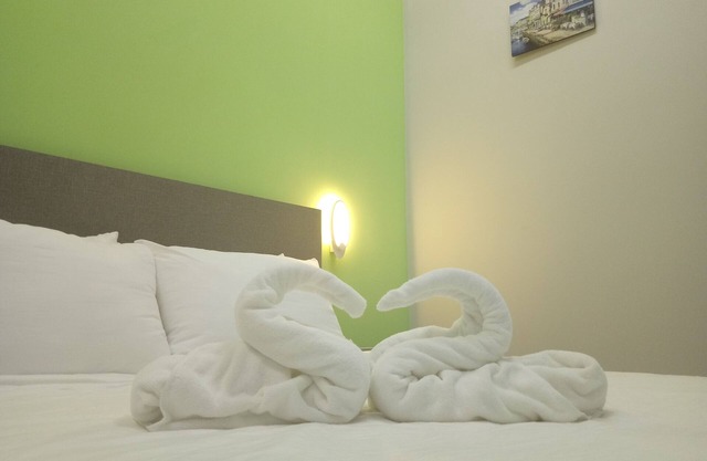 Selesa Homestay 2BR 2Queen-Beds CONDO@CENTRAL K.B.